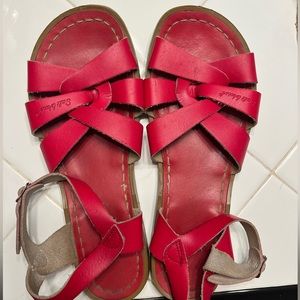 Salt water sandals ❤️❤️❤️size 8